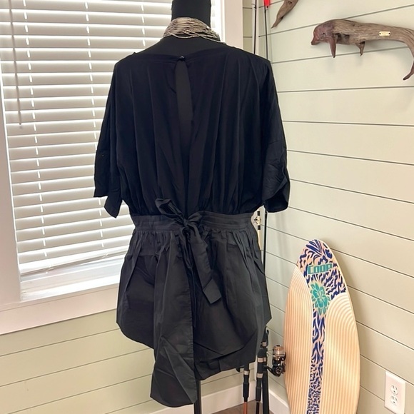 J. Brooks Boutique,Black Peplum Blouse w/Open Back& TAILS! Excellent Condition - Picture 8 of 15